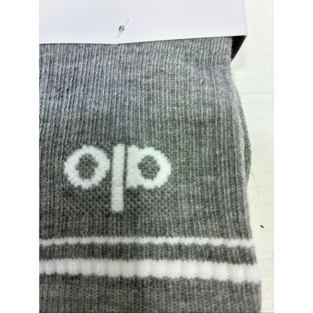 ALO Yoga NWT Unisex Half Crew Socks in Athletic Heather Gray/White Size M